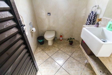 Casa à venda com 300m², 3 quartos e 3 vagas Casa à venda com 300m², 3 quartos e 3 vagasLavabo