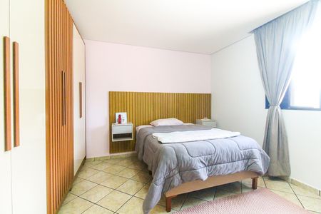 Casa à venda com 300m², 3 quartos e 3 vagas Casa à venda com 300m², 3 quartos e 3 vagasSuíte