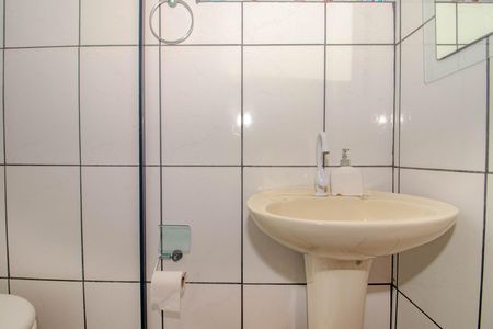 Banheiro de apartamento à venda com 1 quarto, 114m² em São João, Porto Alegre