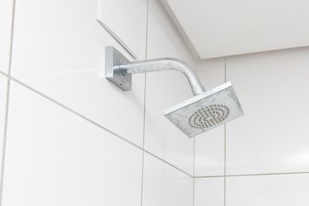 Banheiro de apartamento à venda com 2 quartos, 63m² em Nonoai, Porto Alegre