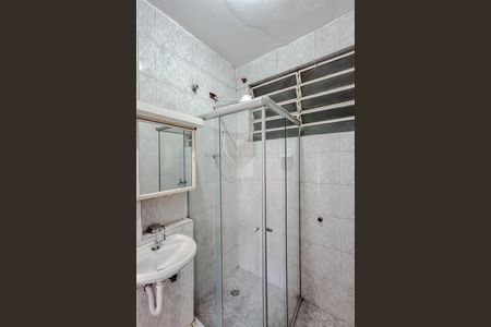 Banheiro de kitnet/studio para alugar com 1 quarto, 27m² em Sé, São Paulo