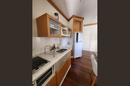 Cozinha de apartamento para alugar com 1 quarto, 55m² em Vila Suzana, São Paulo