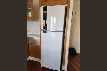 Cozinha de apartamento para alugar com 1 quarto, 55m² em Vila Suzana, São Paulo
