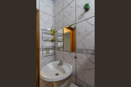 Banheiro de casa para alugar com 3 quartos, 156m² em Jardim Flor da Montanha, Guarulhos