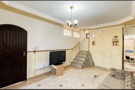 Casa à venda com 3 quartos, 155m² em Jardim Triana, São Paulo