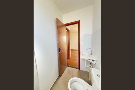 Banheiro Social de apartamento para alugar com 2 quartos, 45m² em Praia, Contagem