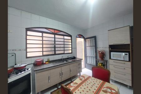 Cozinha de casa para alugar com 3 quartos, 135m² em Jardim dos Bichinhos, São Paulo