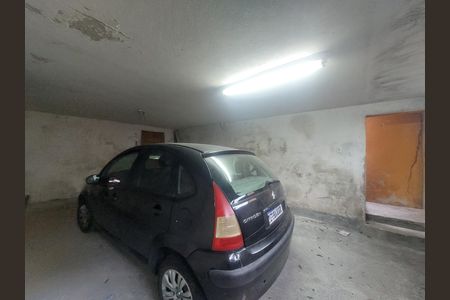 Garagem de casa para alugar com 3 quartos, 135m² em Jardim dos Bichinhos, São Paulo