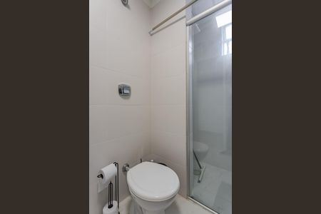 Banheiro de apartamento para alugar com 1 quarto, 50m² em Higienópolis, Porto Alegre