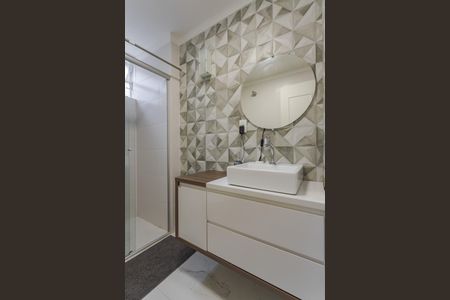 Banheiro de apartamento para alugar com 1 quarto, 50m² em Higienópolis, Porto Alegre