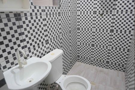 Banheiro de casa para alugar com 2 quartos, 30m² em Jardim Graziela, Barueri
