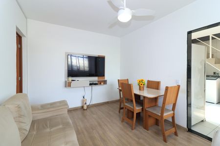 Sala de casa para alugar com 2 quartos, 130m² em Vila Valqueire, Rio de Janeiro
