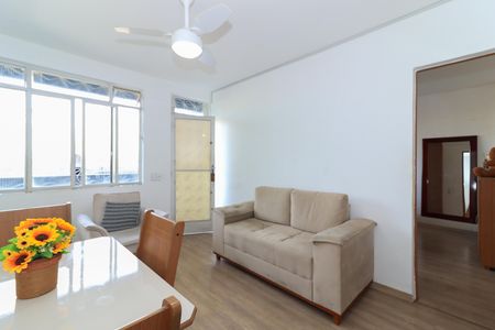 Sala de casa para alugar com 2 quartos, 130m² em Vila Valqueire, Rio de Janeiro
