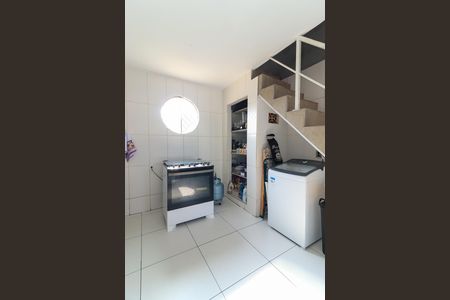 Cozinha e Área de Serviço de casa para alugar com 2 quartos, 130m² em Vila Valqueire, Rio de Janeiro