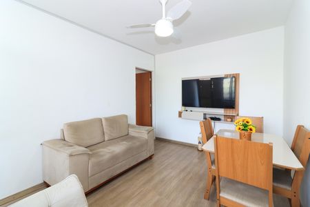 Sala de casa para alugar com 2 quartos, 130m² em Vila Valqueire, Rio de Janeiro