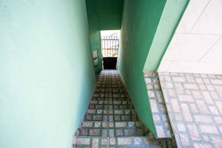 Escada de casa para alugar com 1 quarto, 40m² em Cidade Júlia, São Paulo