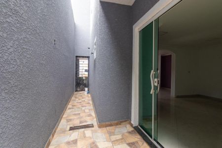 Casa para alugar com 161m², 3 quartos e 3 vagas Casa para alugar com 161m², 3 quartos e 3 vagasLateral
