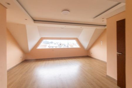 Casa para alugar com 161m², 3 quartos e 3 vagas Casa para alugar com 161m², 3 quartos e 3 vagasAtico