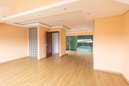 Casa para alugar com 161m², 3 quartos e 3 vagas Casa para alugar com 161m², 3 quartos e 3 vagasAtico