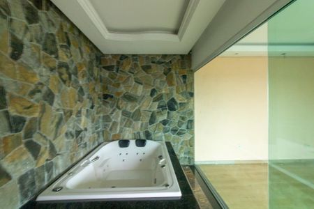 Casa para alugar com 161m², 3 quartos e 3 vagas Casa para alugar com 161m², 3 quartos e 3 vagasBanheira