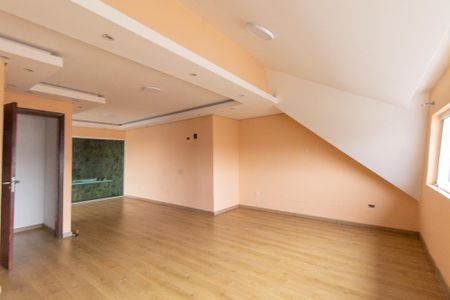 Casa para alugar com 161m², 3 quartos e 3 vagas Casa para alugar com 161m², 3 quartos e 3 vagasAtico