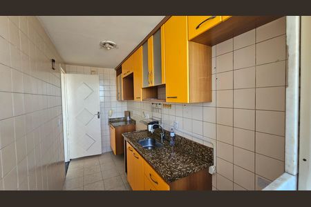 Cozinha de apartamento para alugar com 2 quartos, 65m² em Centro, Nilópolis