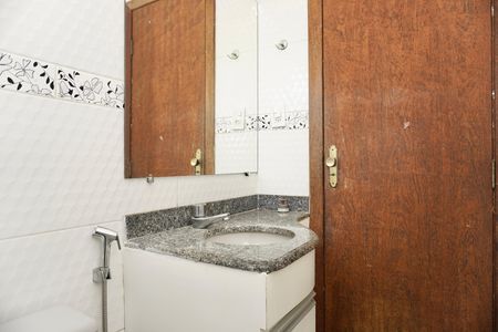 Casa para alugar com 240m², 5 quartos e 3 vagasBanheiro Social 1