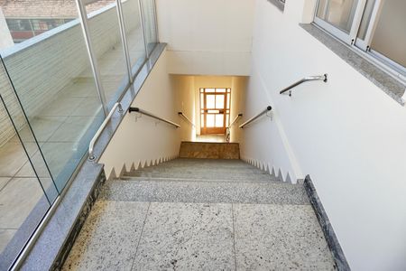 Casa para alugar com 240m², 5 quartos e 3 vagasEscadas 