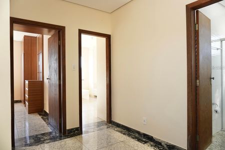 Casa para alugar com 240m², 5 quartos e 3 vagasCorredor 