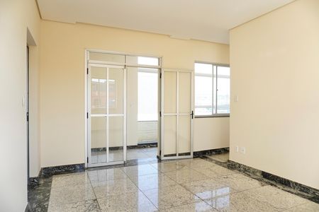 Casa para alugar com 240m², 5 quartos e 3 vagasSala 1