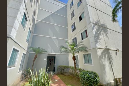 Placa instalada na fachada do imóvel  de apartamento à venda com 2 quartos, 42m² em Vila Alzira, Guarulhos