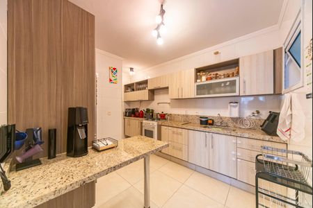 Cozinha  de casa de condomínio à venda com 3 quartos, 181m² em Vila Assunção, Santo André