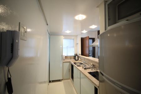 Cozinha de apartamento à venda com 1 quarto, 65m² em Auxiliadora, Porto Alegre
