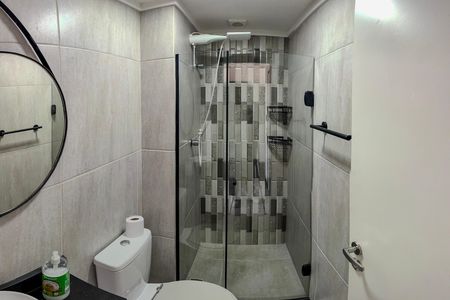 Banheiro de kitnet/studio para alugar com 1 quarto, 26m² em Vila Sonia, São Paulo
