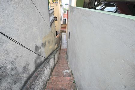 Escada  de casa à venda com 2 quartos, 360m² em Jardim Piracuama, São Paulo