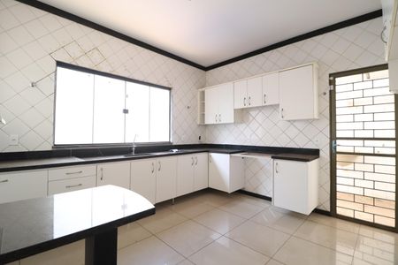 Casa para alugar com 270m², 5 quartos e 2 vagasCozinha