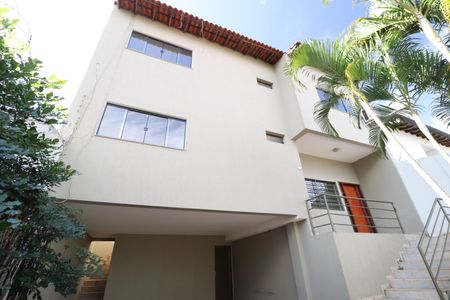 Fachada de casa para alugar com 5 quartos, 270m² em Vigilato Pereira, Uberlândia