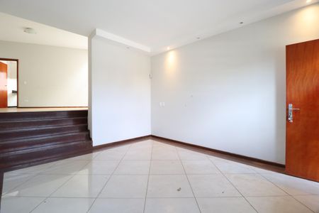 Casa para alugar com 5 quartos, 270m² em Vigilato Pereira, Uberlândia