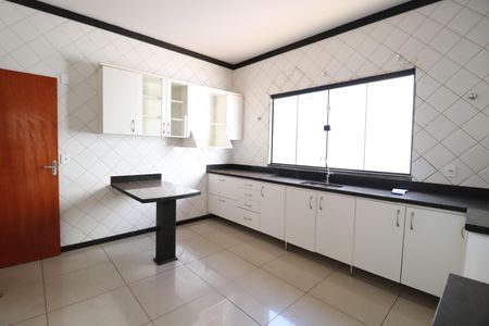 Casa para alugar com 270m², 5 quartos e 2 vagasCozinha
