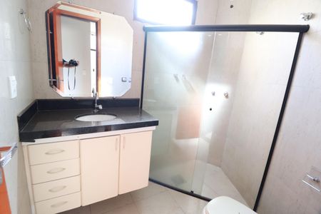 Casa para alugar com 270m², 5 quartos e 2 vagasBanheiro Social