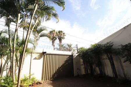 Casa para alugar com 270m², 5 quartos e 2 vagasFachada