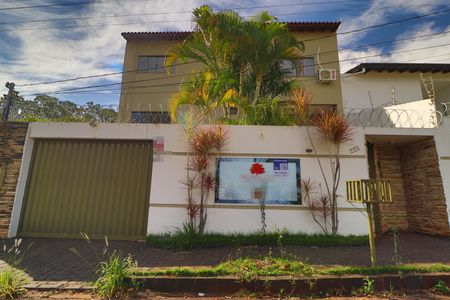 Casa para alugar com 270m², 5 quartos e 2 vagasPlaquinha