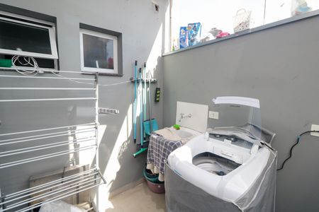 Área de Serviço de apartamento para alugar com 2 quartos, 53m² em Jardim Ocara, Santo André