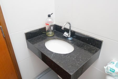 Banheiro Social de apartamento para alugar com 2 quartos, 53m² em Jardim Ocara, Santo André