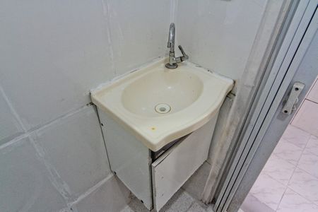 Banheiro de kitnet/studio para alugar com 1 quarto, 30m² em Vila Roque, São Paulo