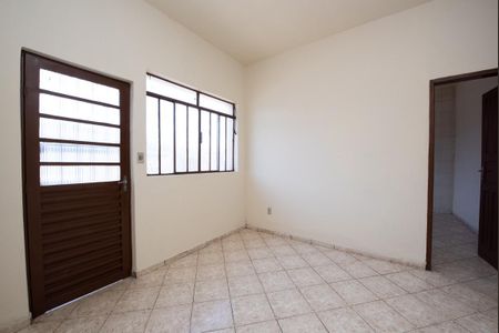 Casa para alugar com 3 quartos, 130m² em Califórnia, Belo Horizonte