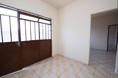 Sala de casa para alugar com 3 quartos, 130m² em Califórnia, Belo Horizonte
