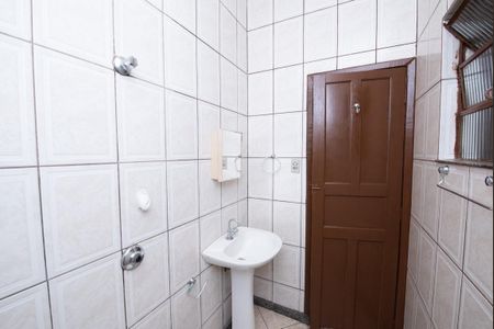 Banheiro de casa para alugar com 3 quartos, 130m² em Califórnia, Belo Horizonte