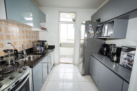 Cozinha de apartamento para alugar com 1 quarto, 45m² em Humaitá, Porto Alegre