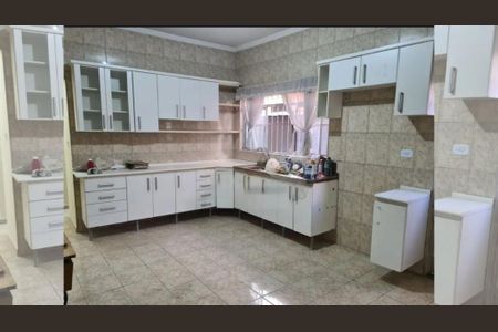 Casa à venda com 3 quartos, 179m² em Jardim Elvira, Osasco